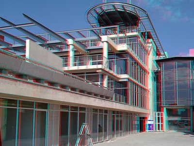 This image is in Anaglyph 3D, view with red/cyan glasses